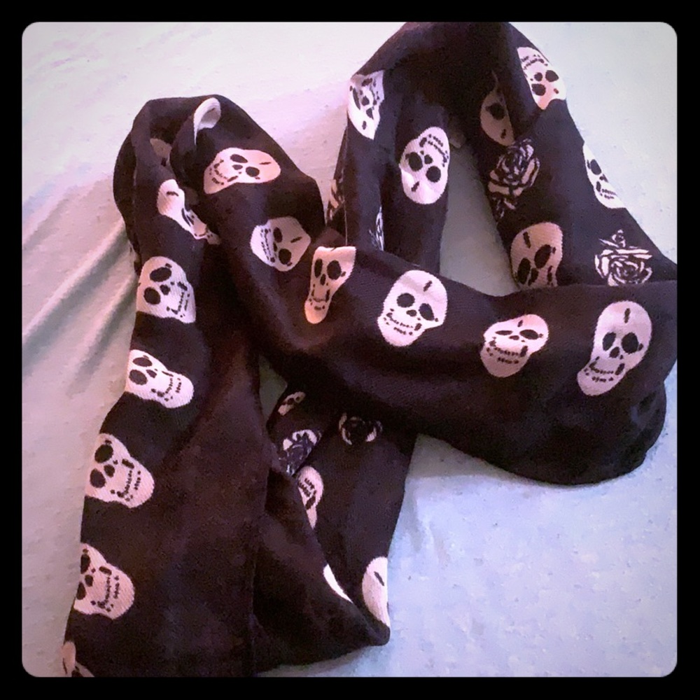 Skull infinity scarf
